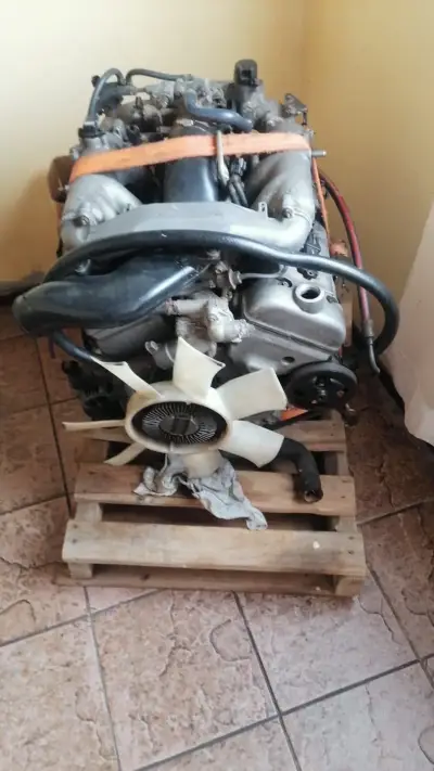 Motor de auto usado en venta - miniatura 3