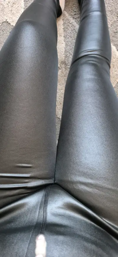 Leggings negros de cuero sintético - miniatura 3