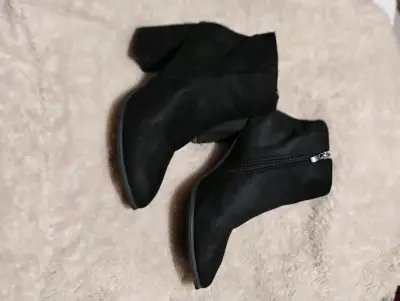 Botines negros de gamuza - miniatura 1