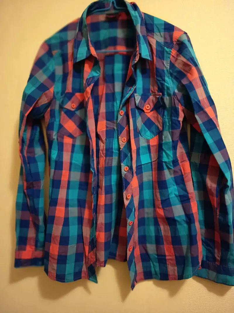 Camisa a cuadros azul y rojo - 1