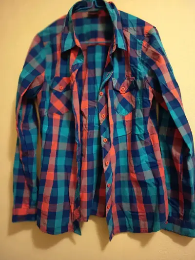 Camisa a cuadros azul y rojo - miniatura 1