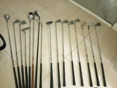 Colección de palos de golf usados - miniatura 1