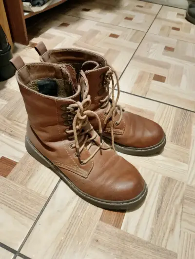 Botas de cuero marrón y chiporro por dentro - miniatura 1