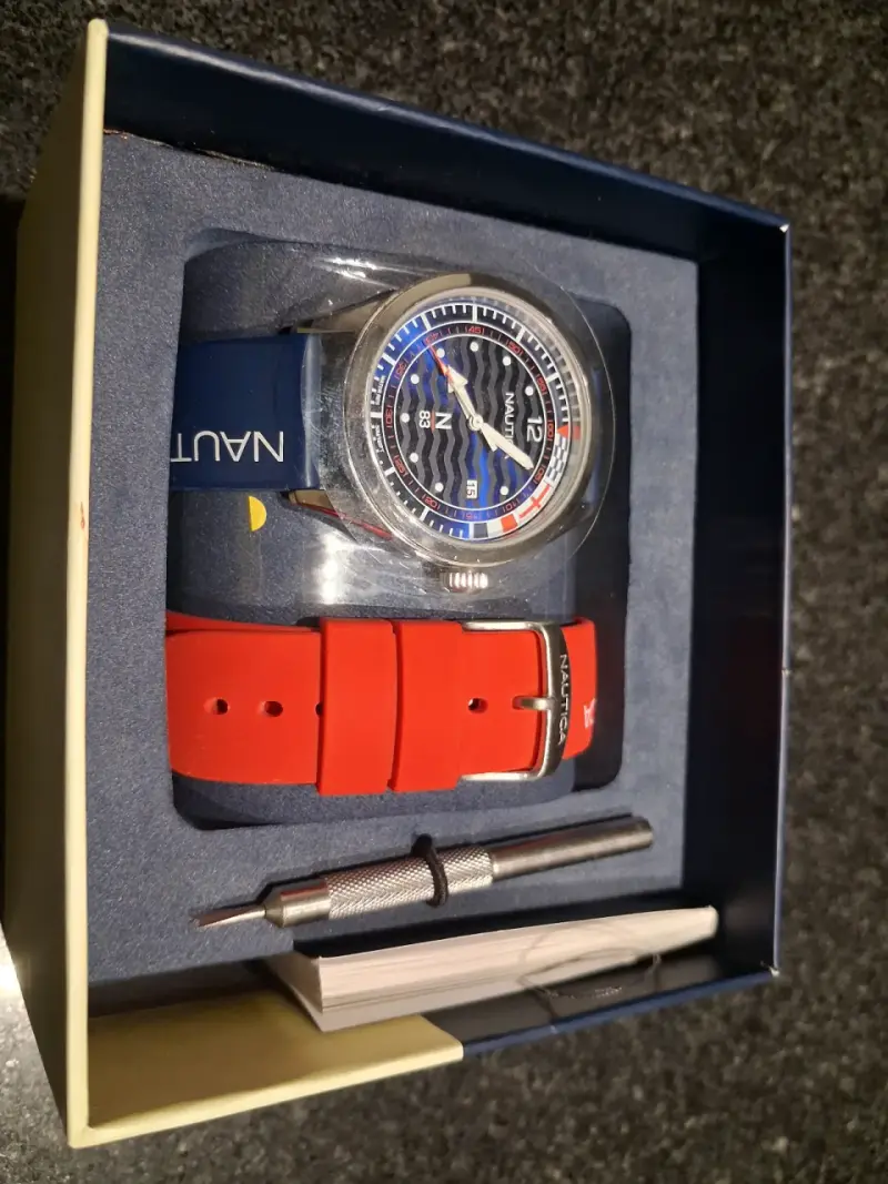 Reloj Nautica azul y rojo - 2