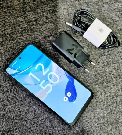 Teléfono inteligente con cargador - miniatura 1
