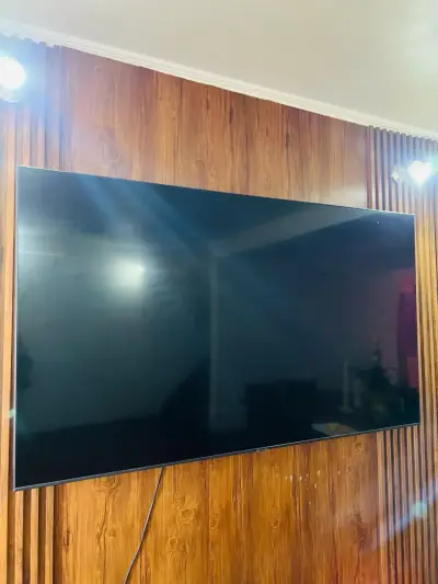 Smart TV Samsung 70” 4K - miniatura 1