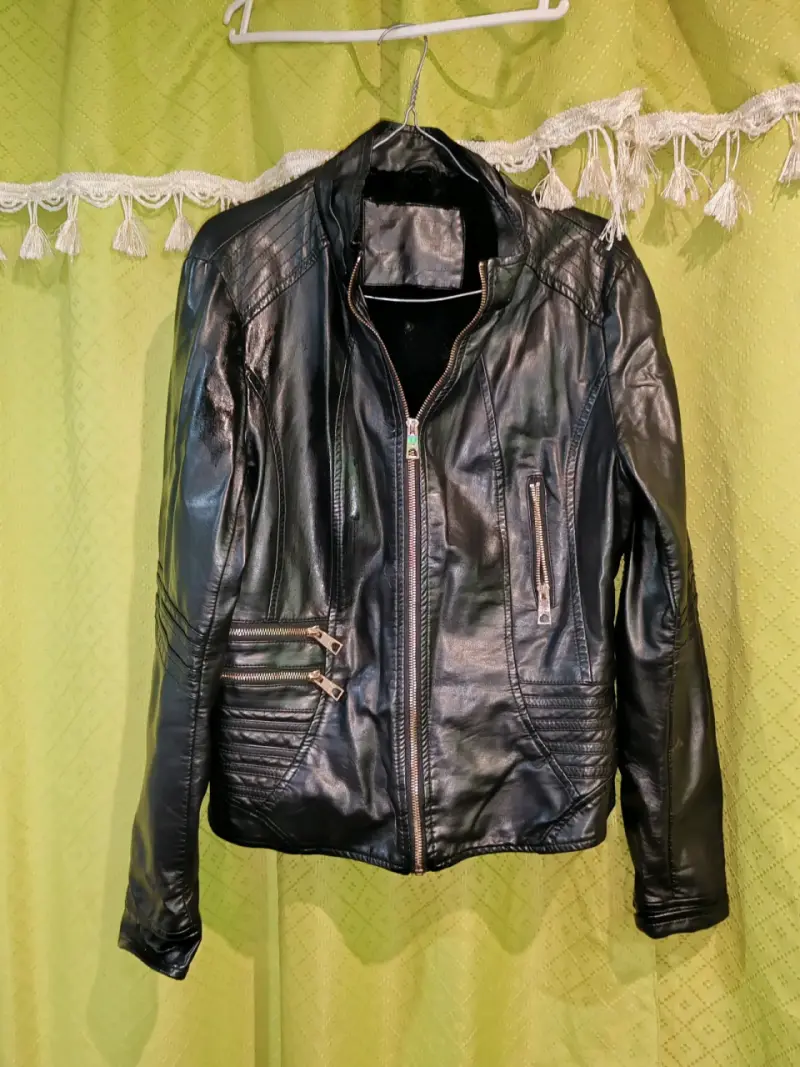 Chaqueta de cuero negra - 1