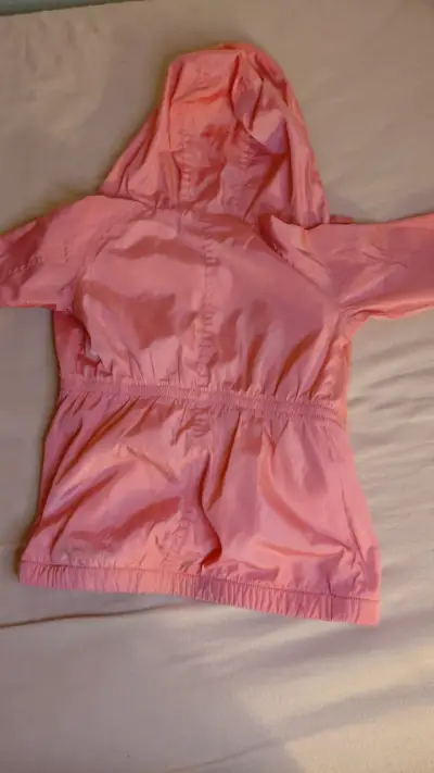 Chaqueta talla 4 A impermeable rosada de princesa - miniatura 3