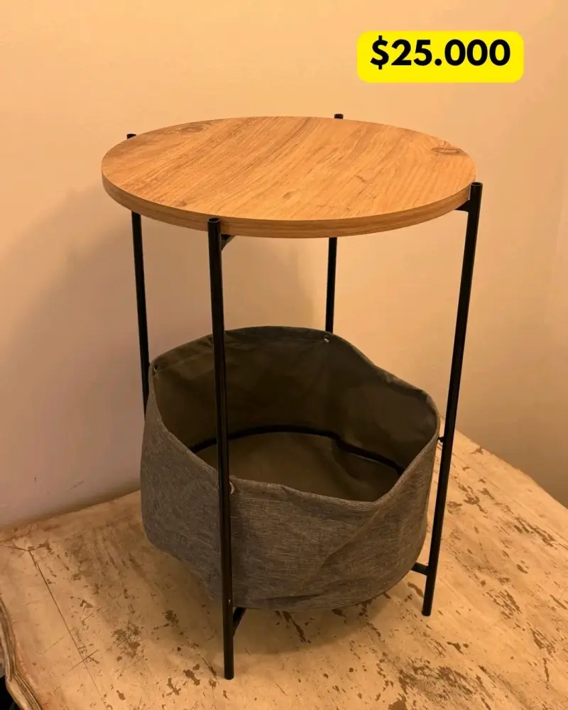 Mesa auxiliar con canasto