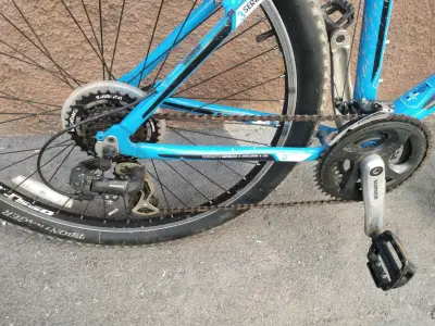 Bicicleta Trek azul en buen estado - miniatura 3