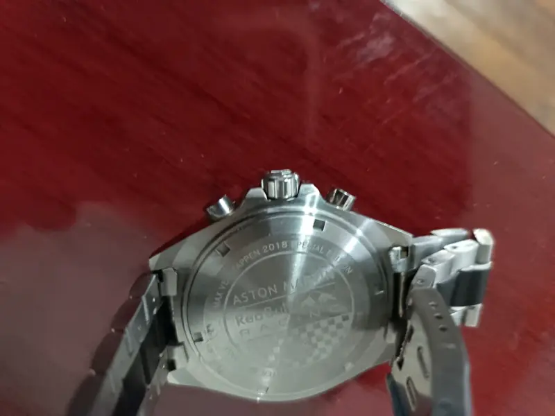 Reloj de pulsera negro y rojo Tauger, versión - 2