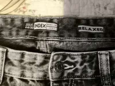 Jeans gris estilo desgastado - miniatura 2