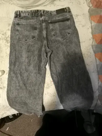 Jeans gris estilo desgastado - miniatura 3