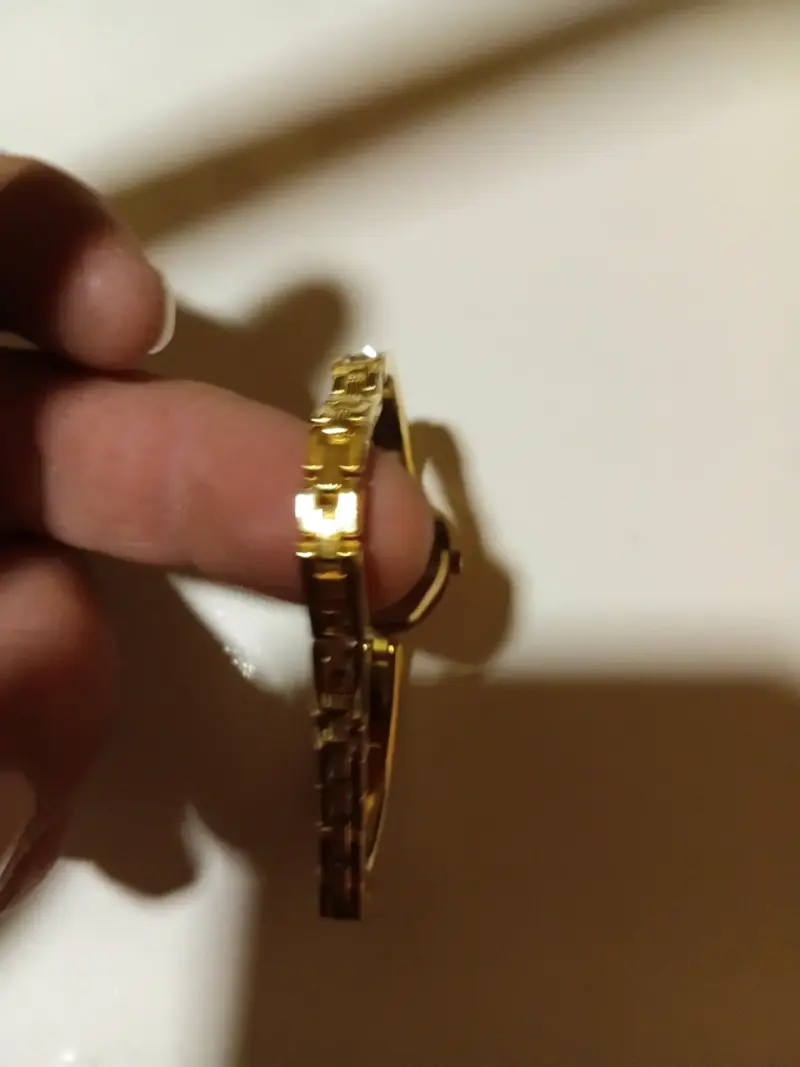 Reloj dorado con pulsera ajustable - 4