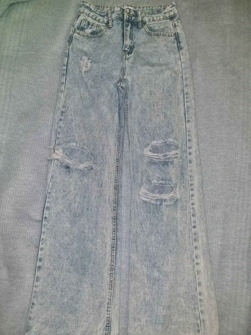 Jeans desgastados azul claro