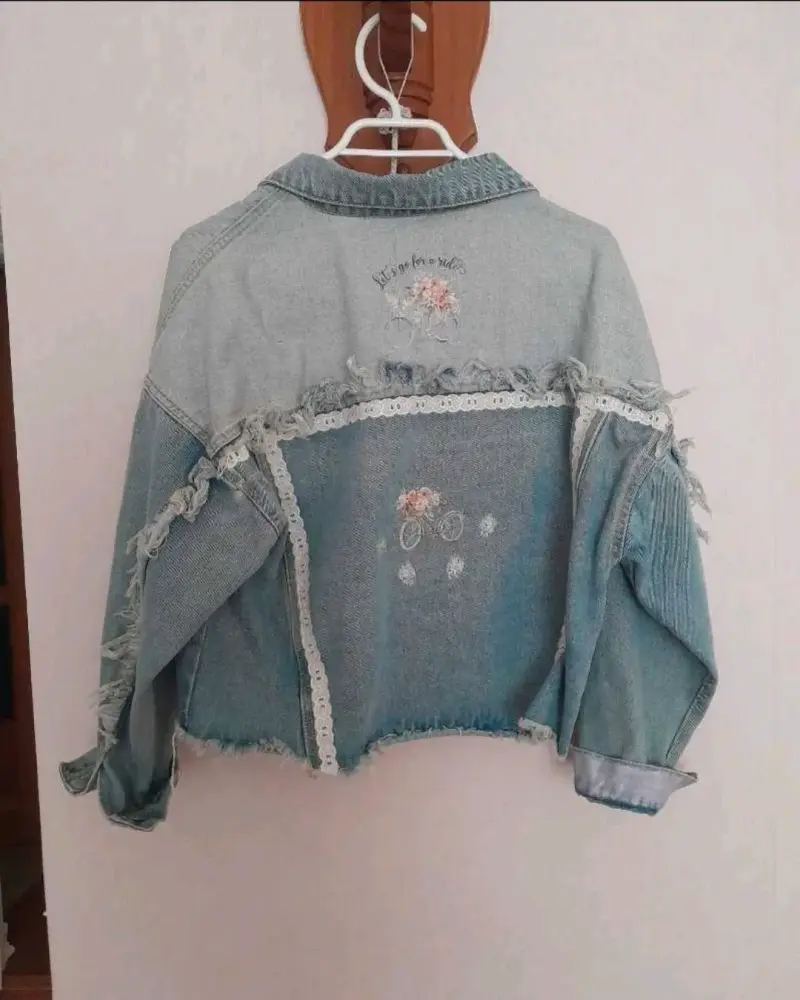 Chaqueta de mezclilla con flores - 4