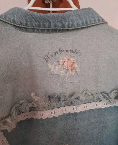 Chaqueta de mezclilla con flores - miniatura 5