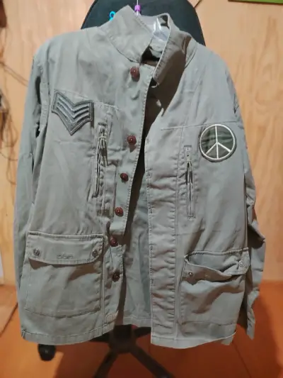 Chaqueta  verde con parches - miniatura 1