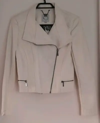 Chaqueta blanca con cierre asimétrico - miniatura 1