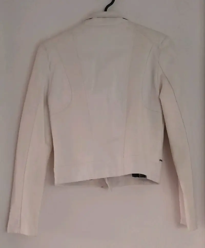 Chaqueta blanca con cierre asimétrico - 3