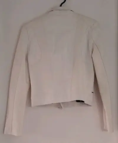 Chaqueta blanca con cierre asimétrico - miniatura 3