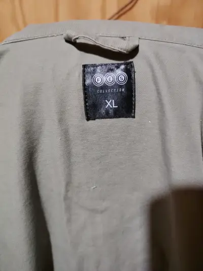 Chaqueta  verde con parches - miniatura 3