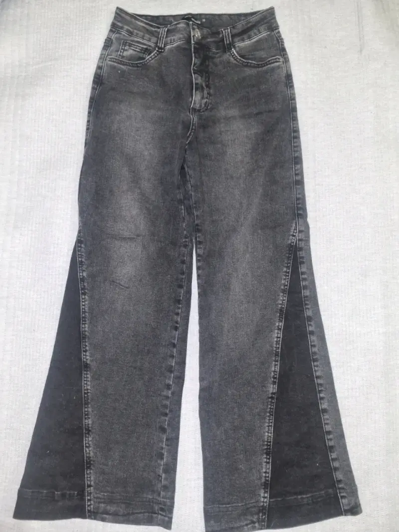 Jeans negros acampanados