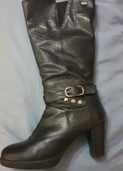 Bota alta de cuero negra Marca 16horas - miniatura 1