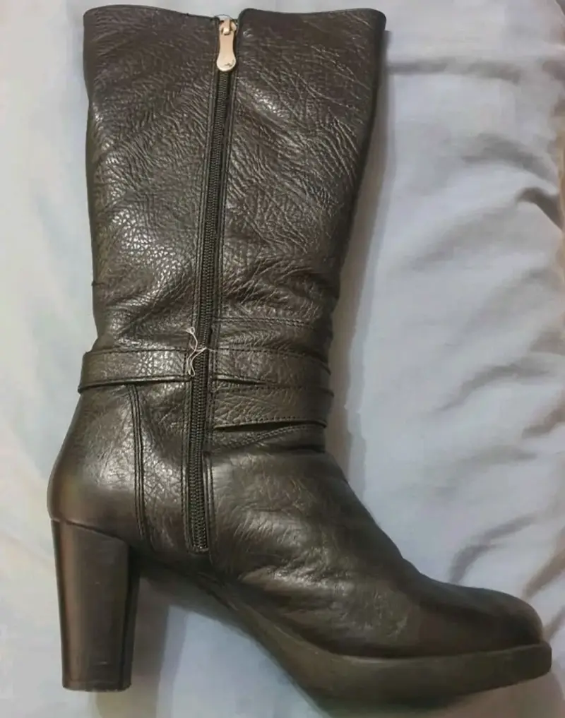 Bota alta de cuero negra Marca 16horas - 2