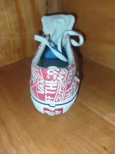 Zapatilla deportiva gris y negra - miniatura 5
