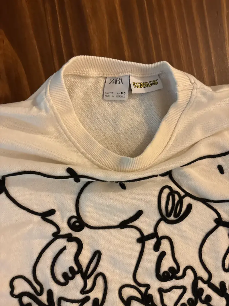 Polerón blanco con diseño Snoopy - 2
