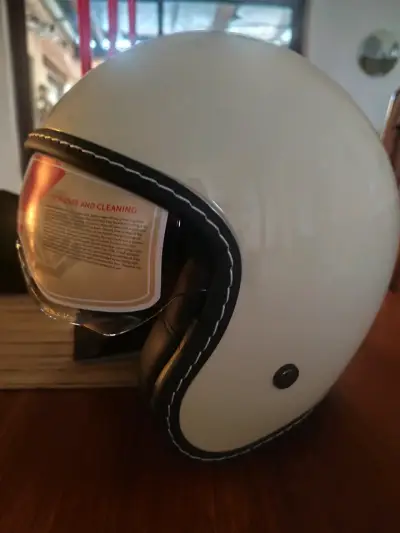 Cassco de moto vintage,nuevo sin uso,blanco - miniatura 2