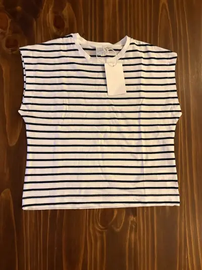 Polera a rayas blanca y negra - miniatura 1