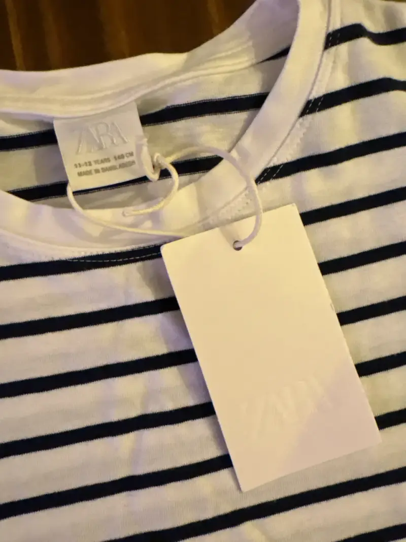 Polera a rayas blanca y negra - 2