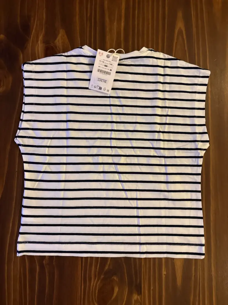 Polera a rayas blanca y negra - 3