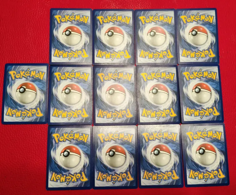 Set de cartas Pokémon variadas - 2
