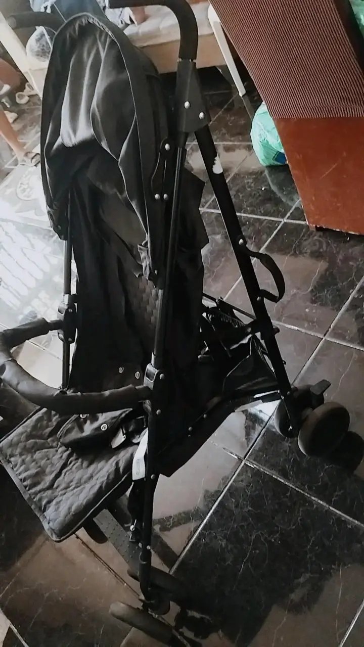 Coche de bebé negro plegable - 4
