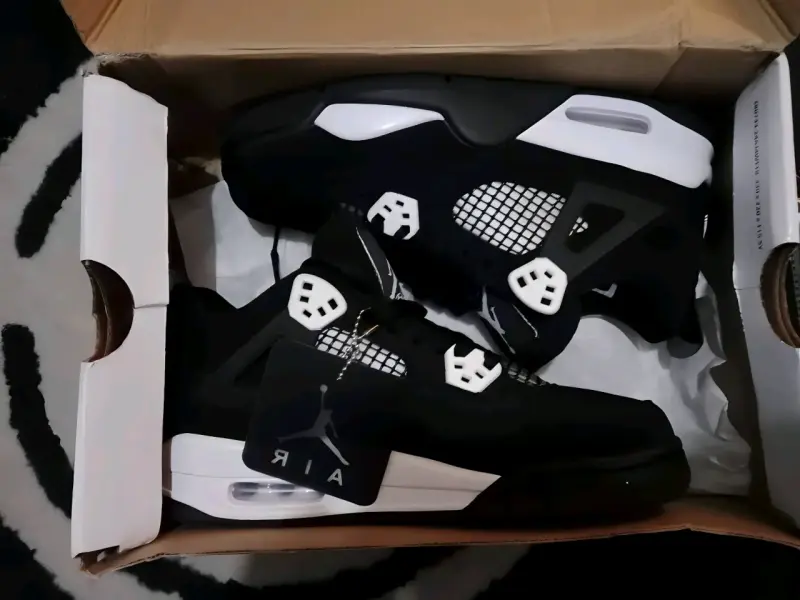 Jordan 4 white thunder - 7