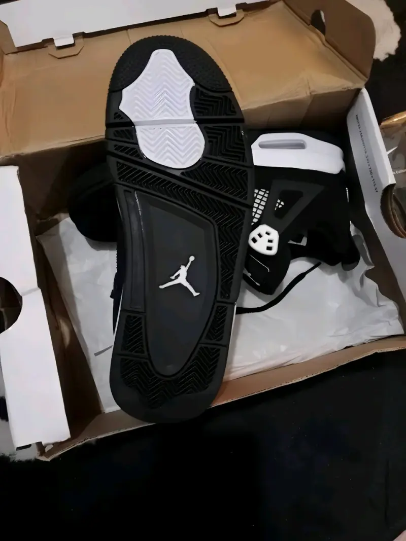 Jordan 4 white thunder - 12