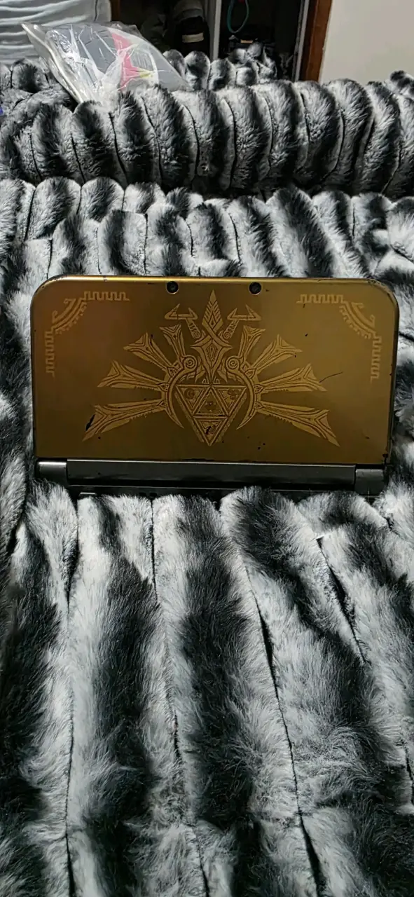 Consola Nintendo New 3DS XL dorada edición Zelda - 3