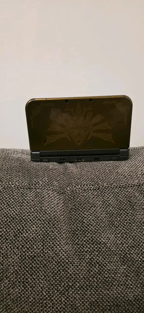 Consola Nintendo New 3DS XL dorada edición Zelda - 4