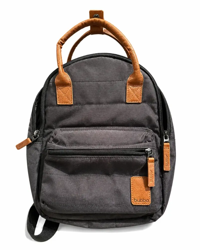 Mochila gris con detalles marrón