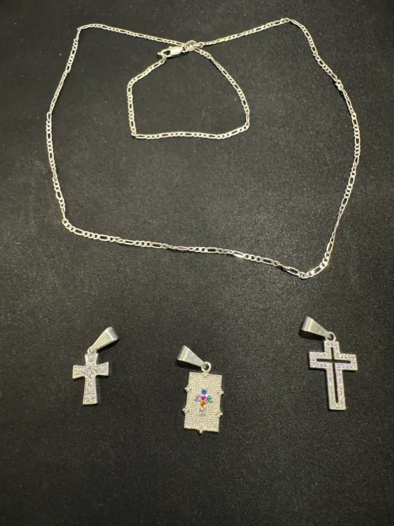 Collar de plata con dijes - 1