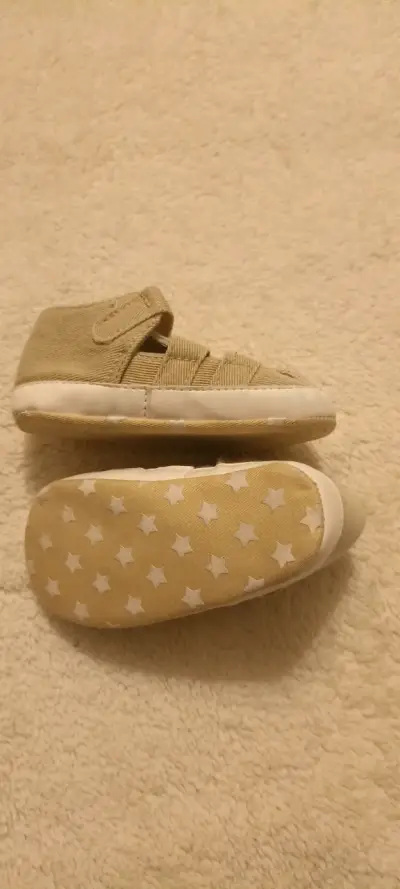 Zapatos beige para bebé - miniatura 2