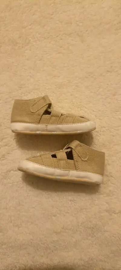 Zapatos beige para bebé - miniatura 3