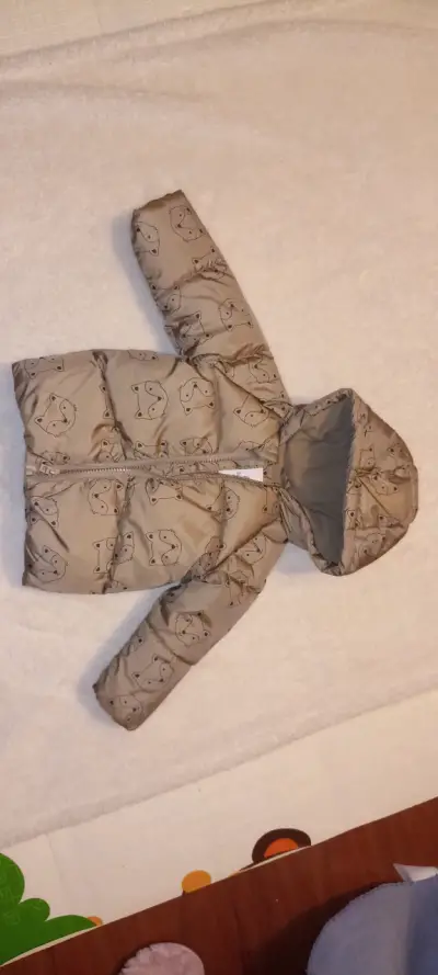 Parka infantil con diseño de zorros - miniatura 1