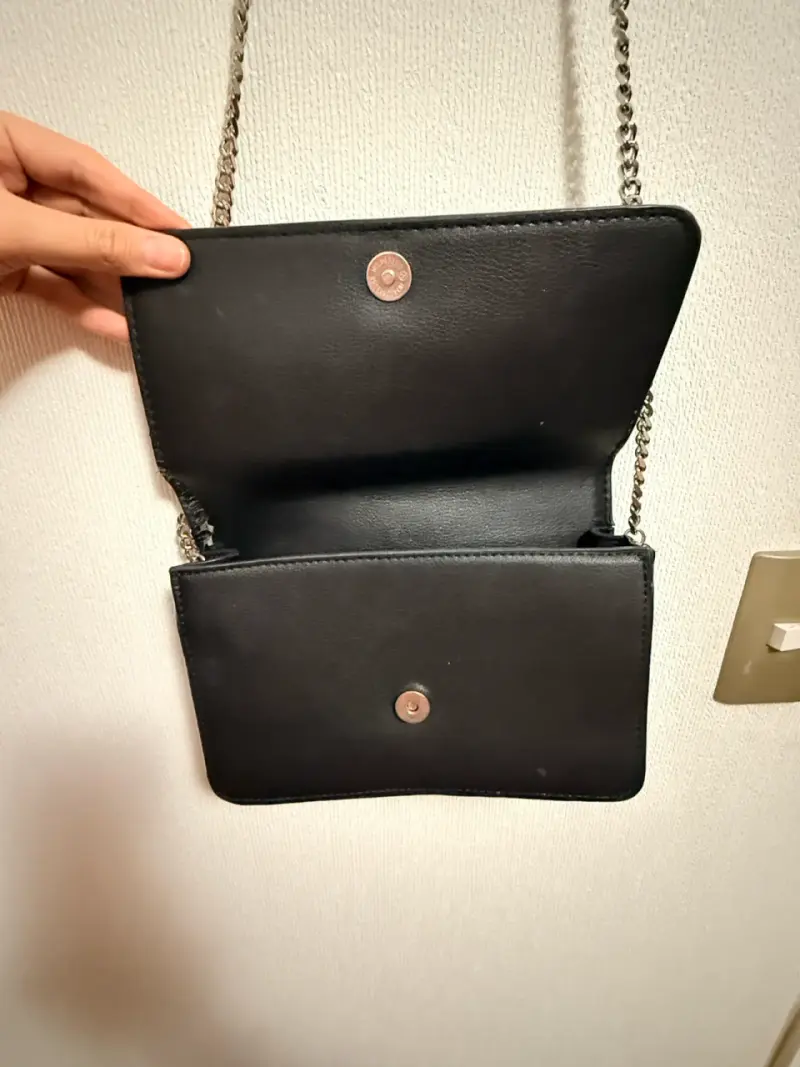 Cartera negra con cadena - 3