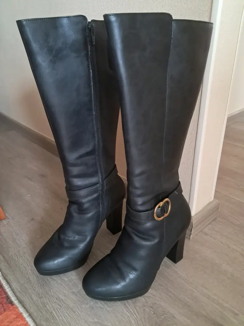 Botas negras de cuero alto - 1