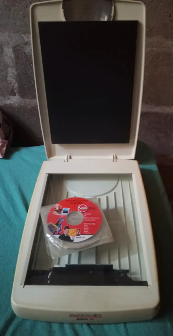Escáner plano con CD - 1