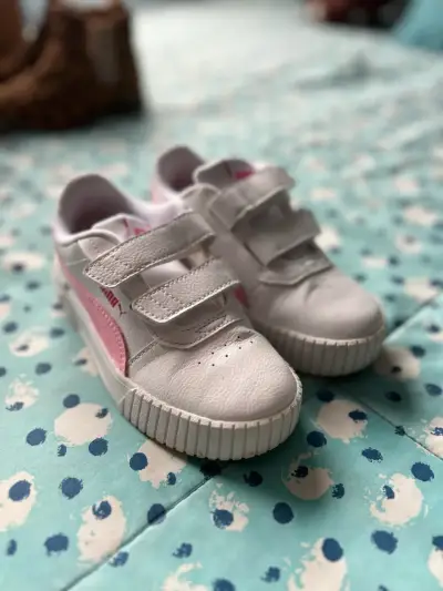Zapatillas blancas para niña - miniatura 1